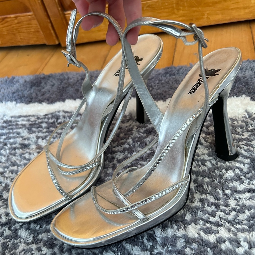 Salsero heels size 9, color: metallic silver